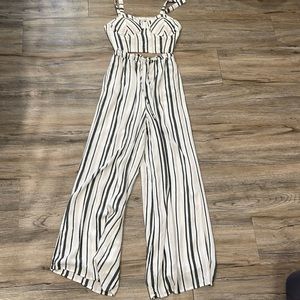 2PC linen-blend set. Crop top & wide leg pants